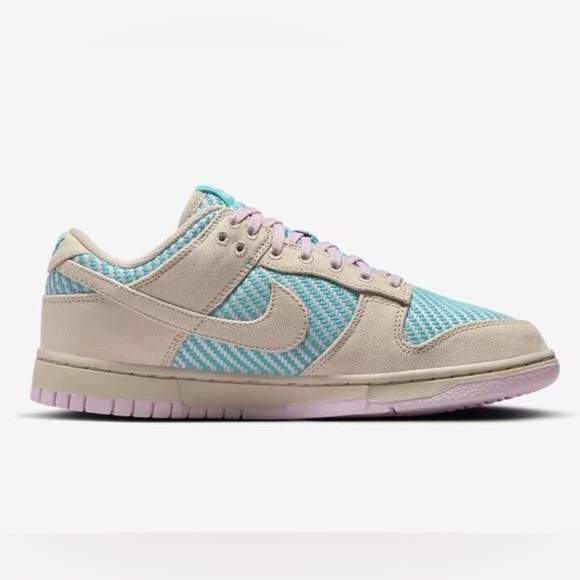 Nike Shoes - Nike dunk 🔥
Heat wave
Brand new
*rare
NWOT